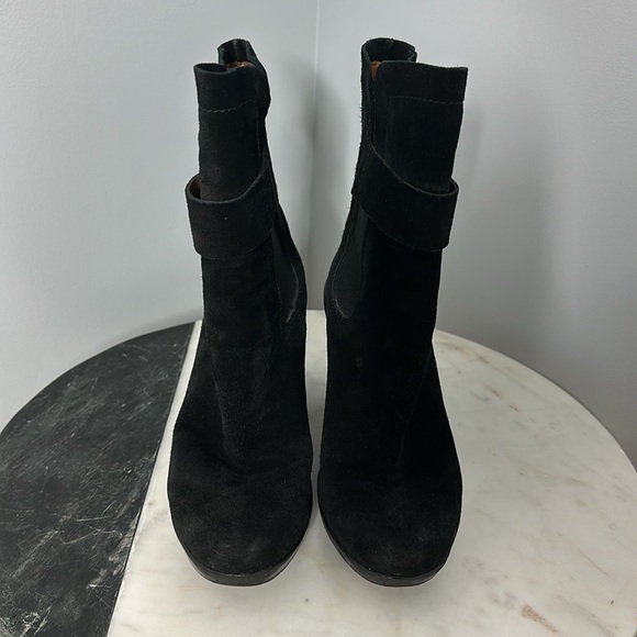 Circa JoanDavid Wedge Suede Booties, Size 6 - Picture 3 of 12